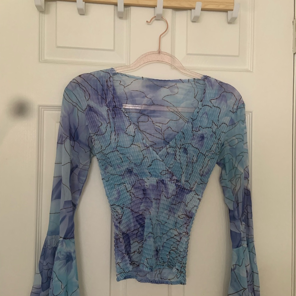 Blue Patterned Women's Top has stretch fits so nice fits to your body #vintage